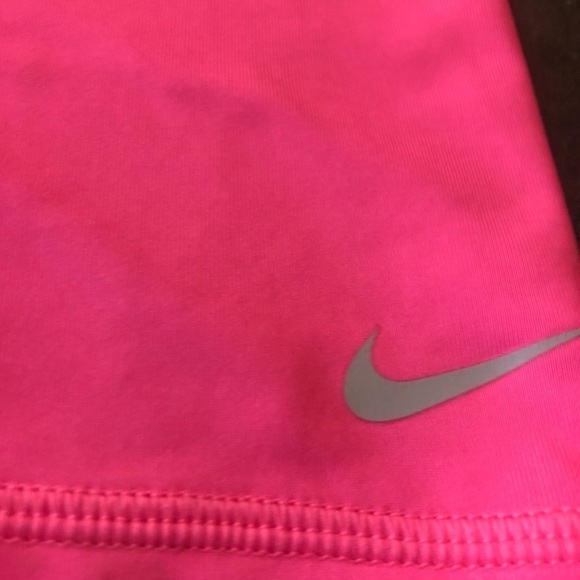 Nike GolfTour Performance Dri Fit Kick Shorts Size S Hot Pink Fitted N Summer - Picture 5 of 5